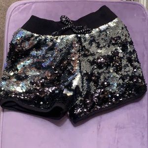 Sequenced black tie shorts